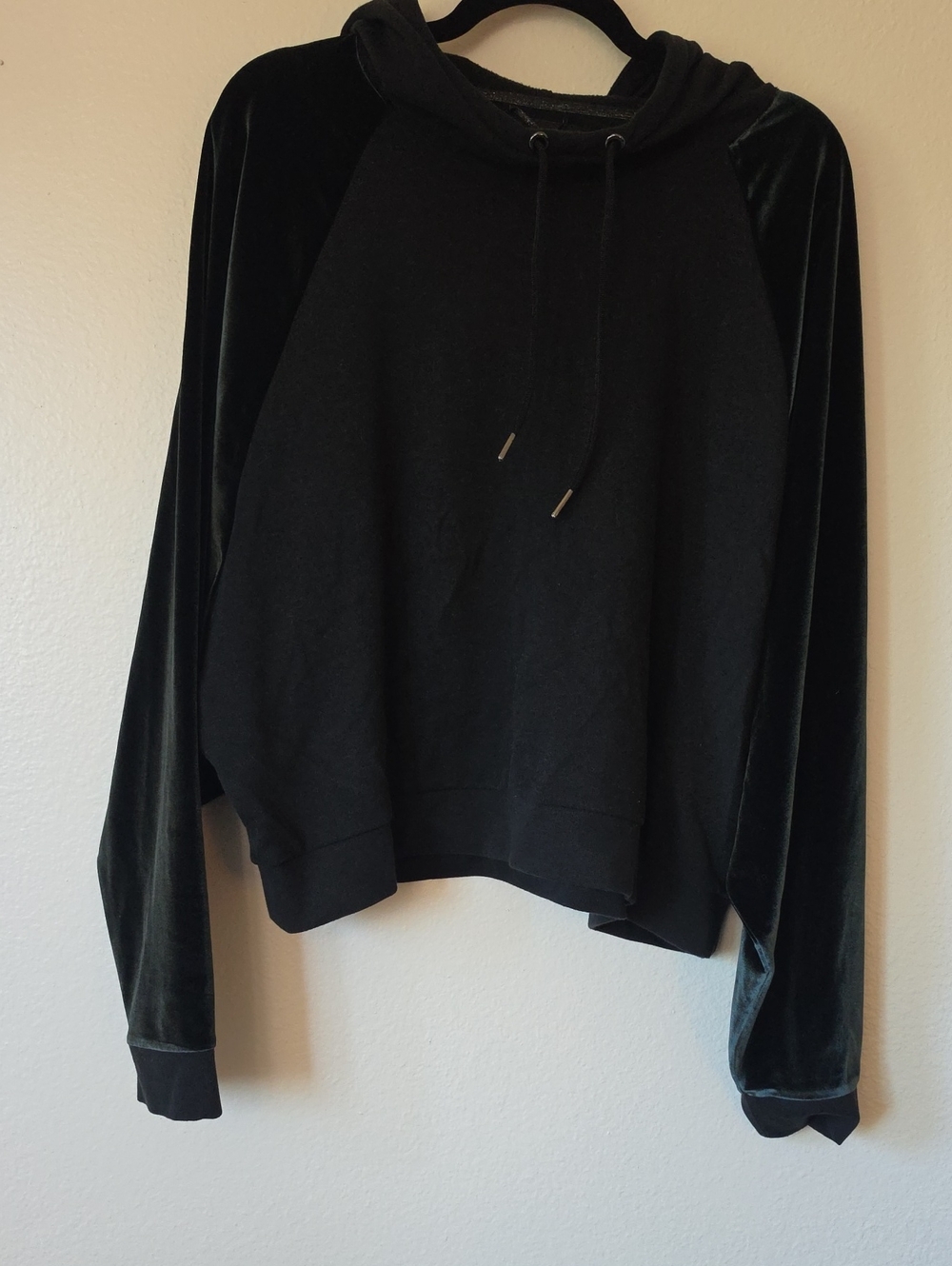 Women's Black Velvet-Sleeve Hooded Sweatshirt